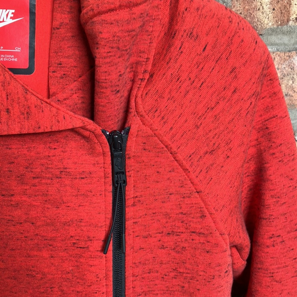 Nike - Picture 4 of 16